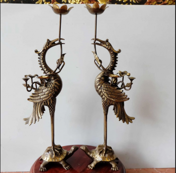 Hạc trên bàn thờ